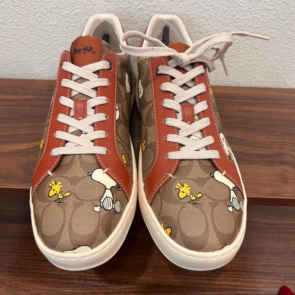 coach Coach X Peanuts Clip Low Top Sneaker In Signature Canvas With Snoopy ce860 - Picture 4 of 7